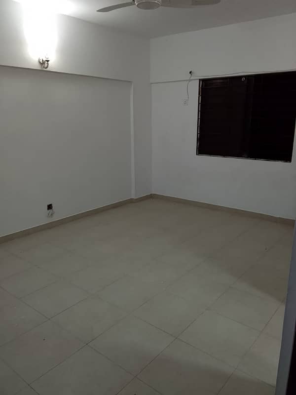 Spacious 4 Bed DD Flat availed for rent in Nishat Commercial 0