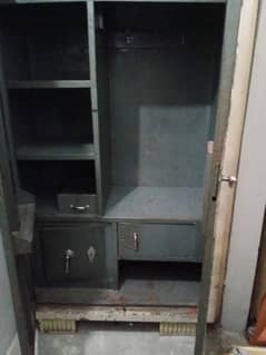 3 cupboard are avaliable