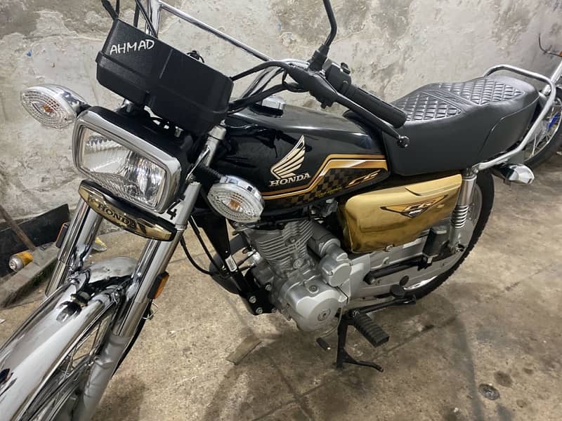 honda 125 special edition black golden 1