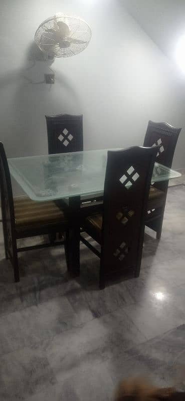 Dining table 0