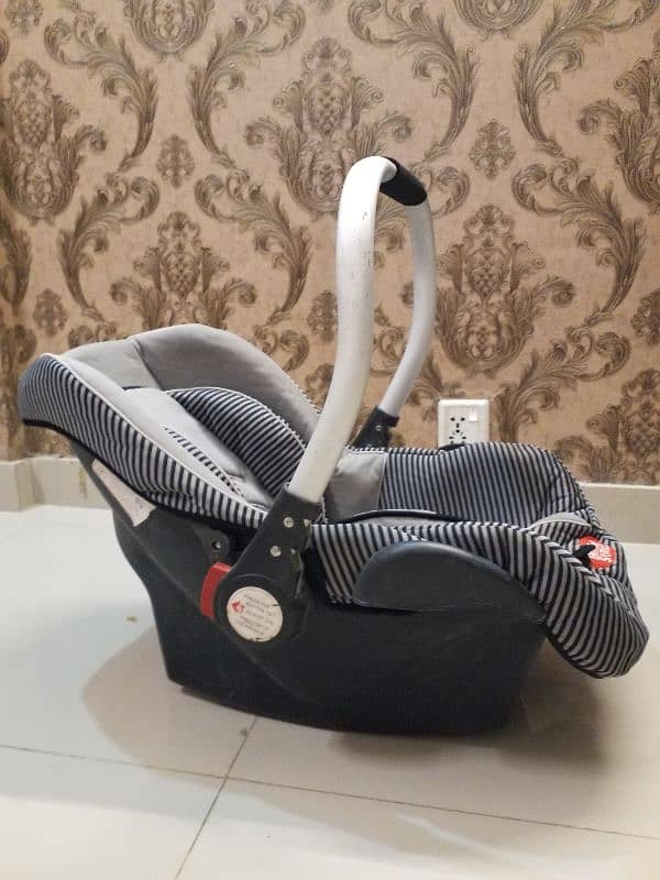 bright star carry cot fresh condition 1