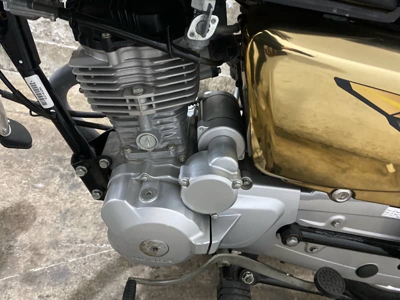 honda 125 special edition black golden 4