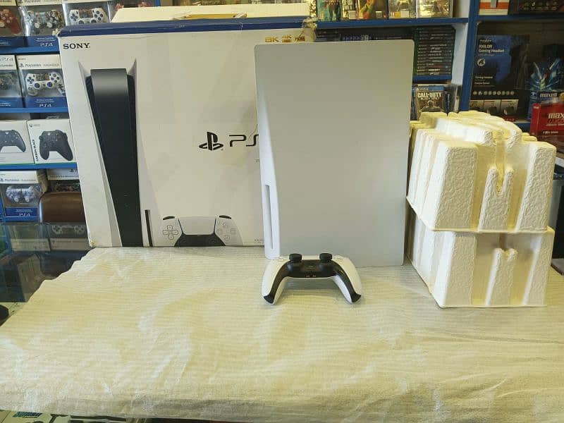 playstation 5 ps5  1200 series in excellent condition 0