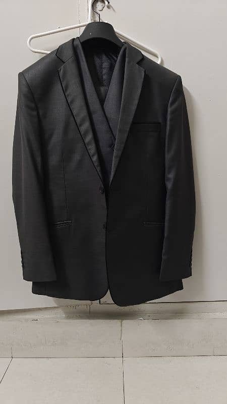 3 Piece Gents Suit Charcoal Grey Brand Figure 3