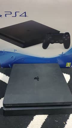 PLAYSTATION 4 SLIM