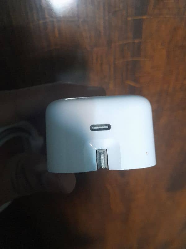 Apple USB-C Power Adapter (20W) 2