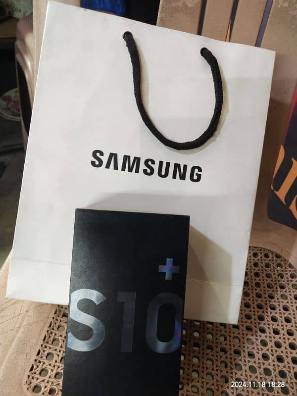 Samsung Galaxy s10+ 8+128gb 4