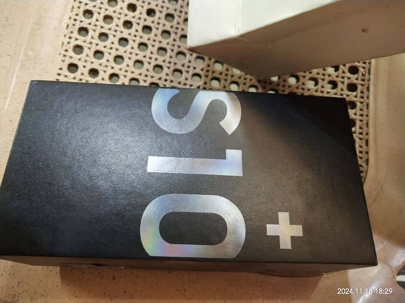 Samsung Galaxy s10+ 8+128gb 5