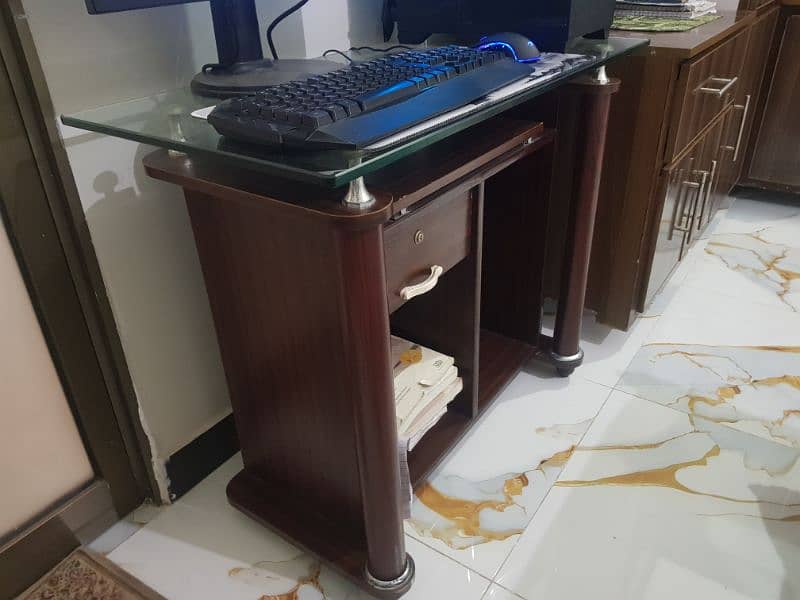 computer/study table with glass top 0