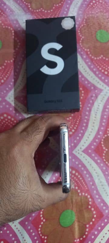 Samsung galaxy s22 white colour 8/256 official pta with box not ultra 5