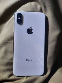 I phone xs Non pta 64GB . Golden colour . factory unlock