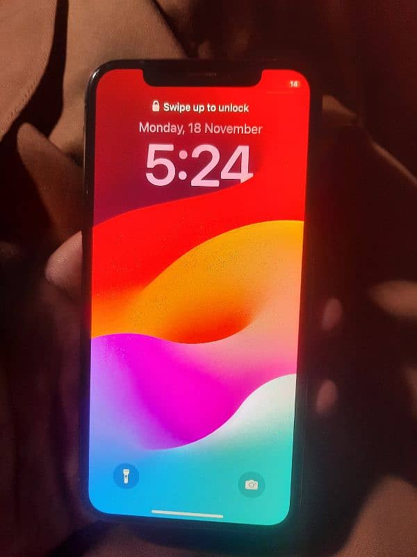 I phone xs Non pta 64GB . Golden colour . factory unlock 2