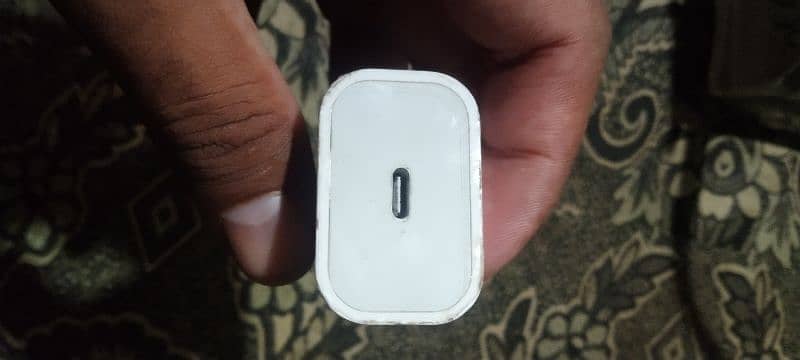 I phone orignal charger and orignal cable avilable 5