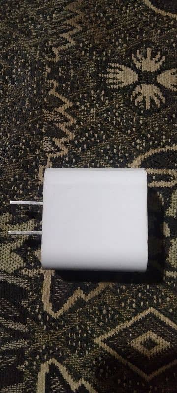 I phone orignal charger and orignal cable avilable 6