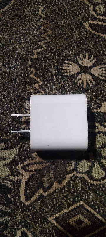 I phone orignal charger and orignal cable avilable 7