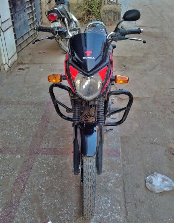 Honda CB 125 F (Self-Start) 3