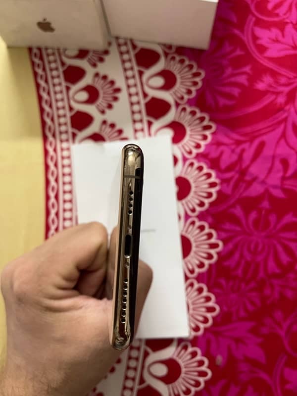 Iphone XS Max 64 GB Gold PTA Approved 4