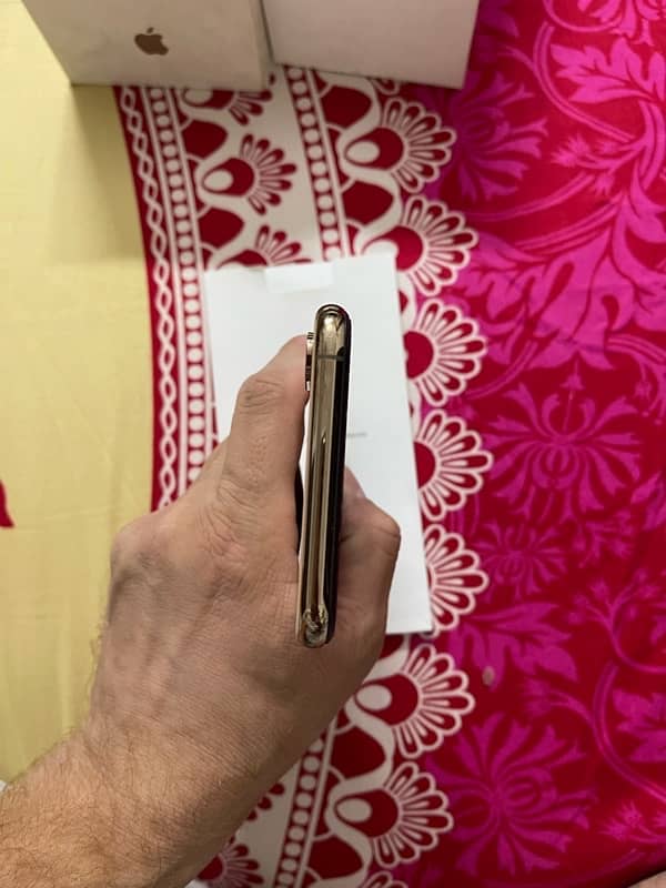 Iphone XS Max 64 GB Gold PTA Approved 5