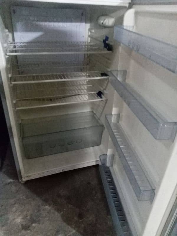 Urgent sale Singer fridge all OK 3