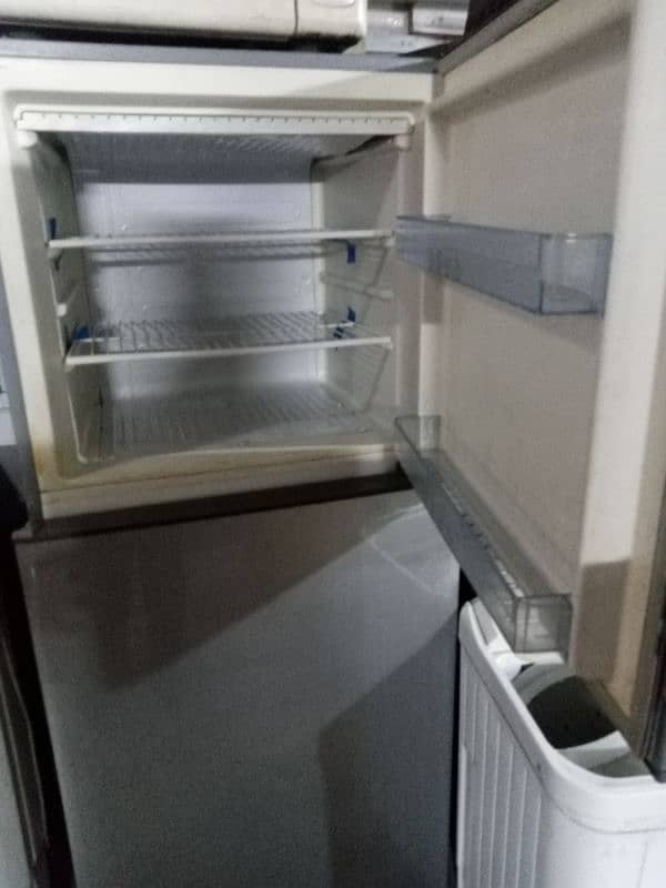 Urgent sale Singer fridge all OK 4