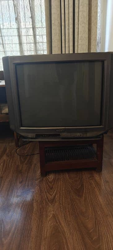 SONY OLD GOLD TELEVISION WITH EXTRA WOOFERS 0