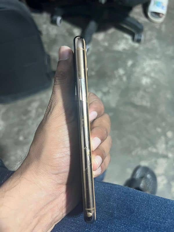 Iphone 11pro not approved iphone back glass srach aya huw hai 4