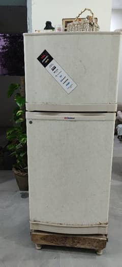 Dawlance Fridge, Medium Size