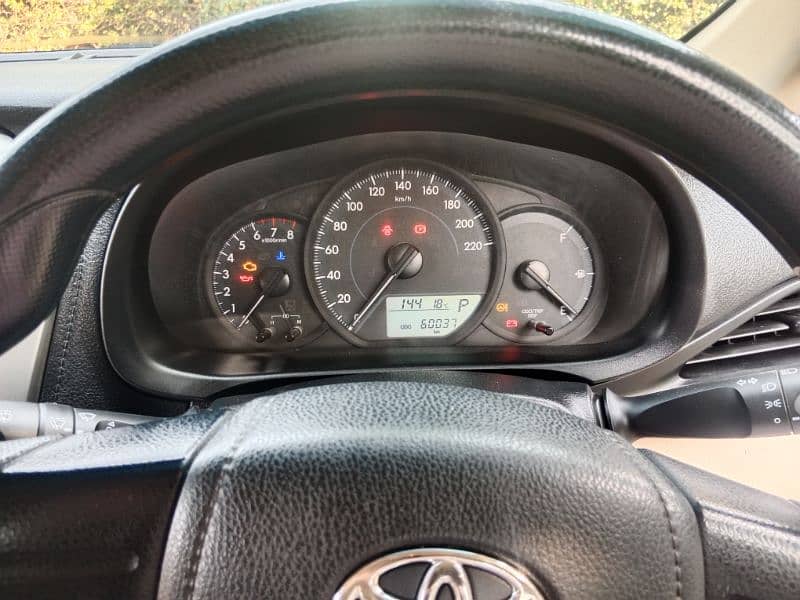 Toyota Yaris GLi CVT 1.3 6