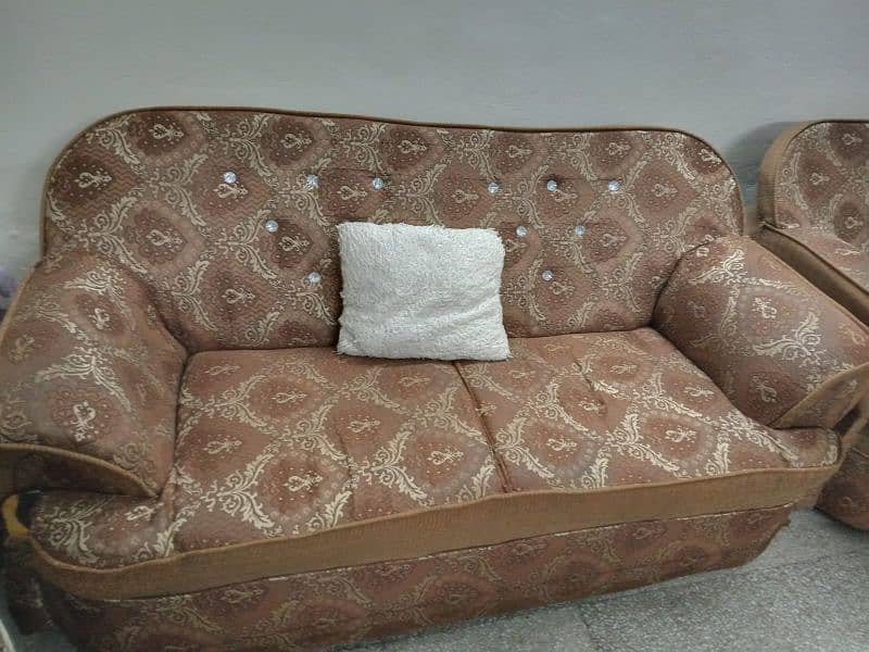 3 Seater Sofa Set in Good Condition for Sale 2