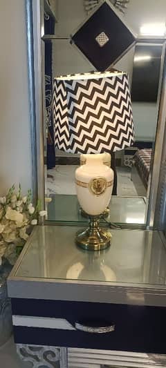 2 side table versace lamps