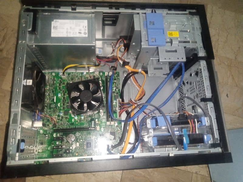 Dell PC 10 by 10 condition 4