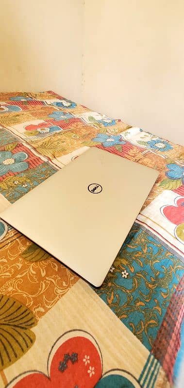 Dell xps 15 precision 9550 4k touch screen 16GB RAM /512 GB SSD 3