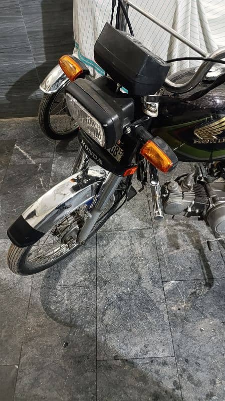 Honda CD 70 black 2019 3