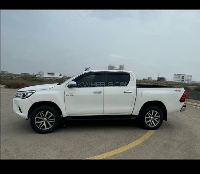 Toyota Hilux 2019 4