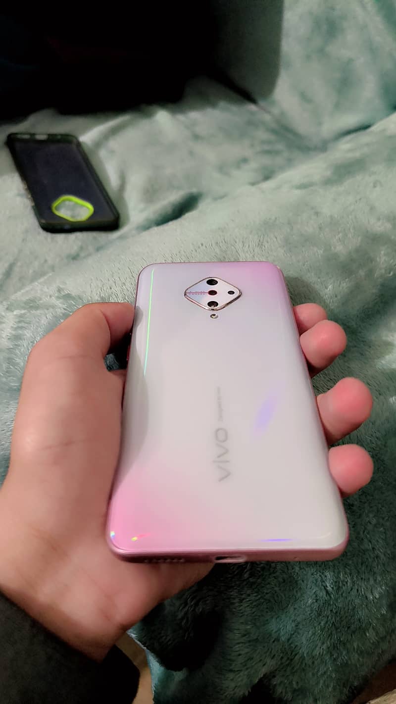 Vivo s1 pro  8/128 0