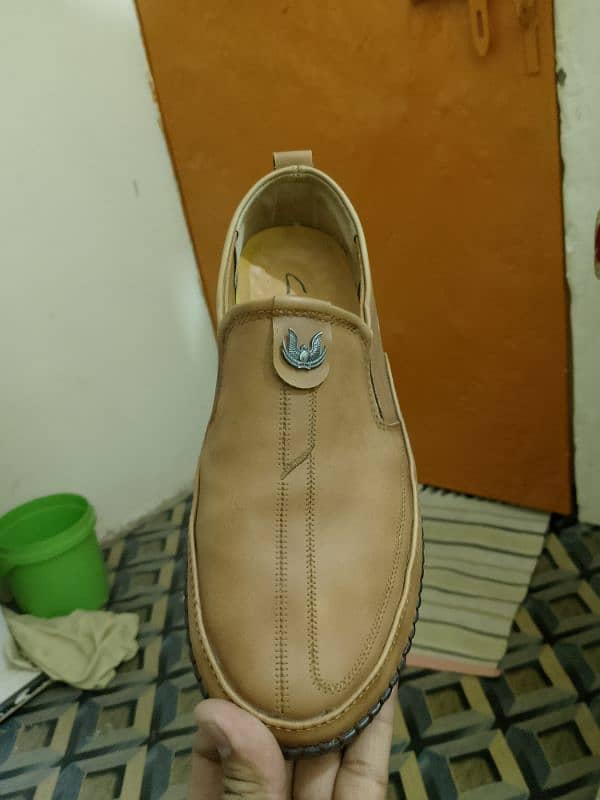 Clanks shoes he original hai new he bilkul size 42 number he 1