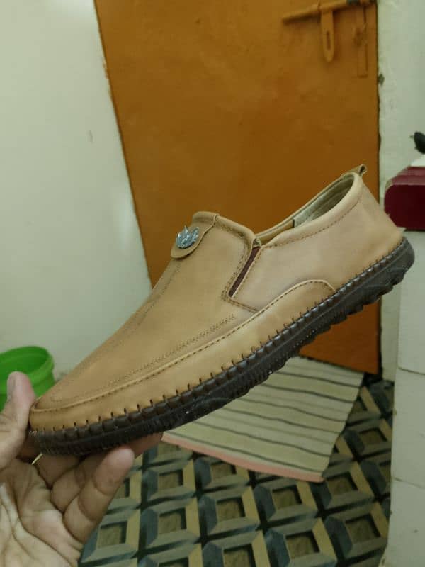 Clanks shoes he original hai new he bilkul size 42 number he 4