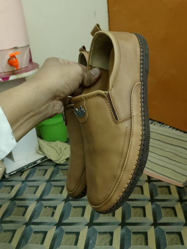 Clanks shoes he original hai new he bilkul size 42 number he 5