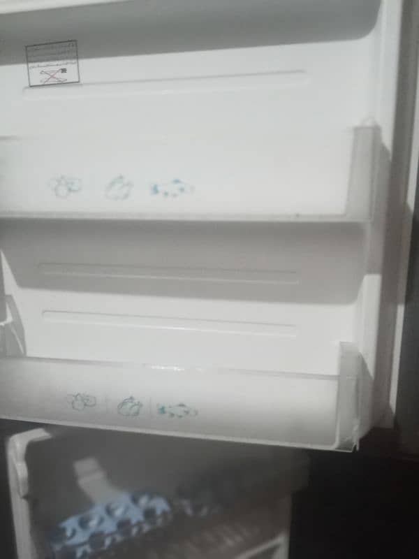 Haier fridge Model Hrf 336 1