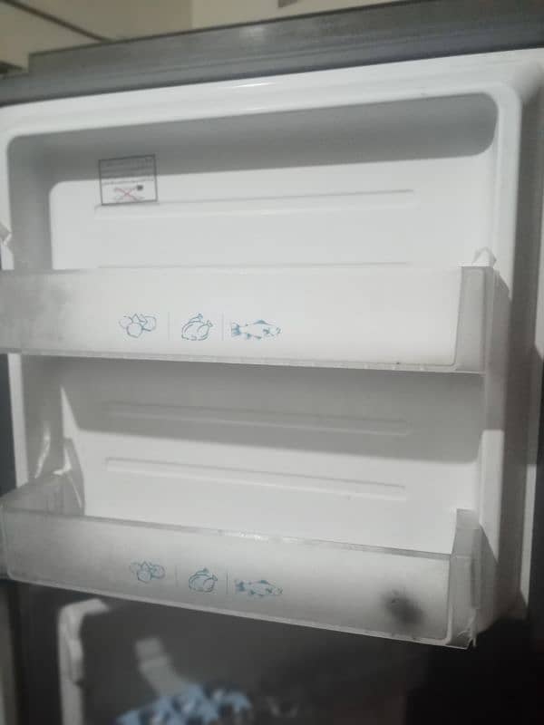 Haier fridge Model Hrf 336 2