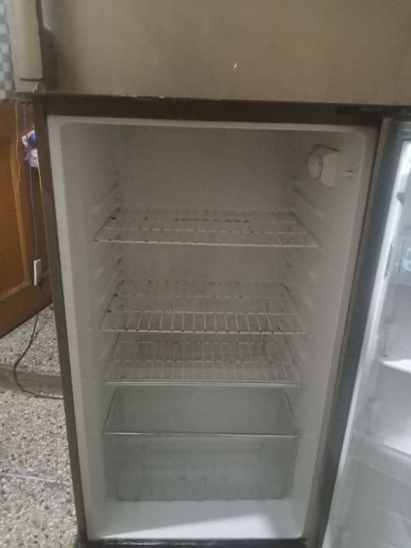 Haier fridge Model Hrf 336 5