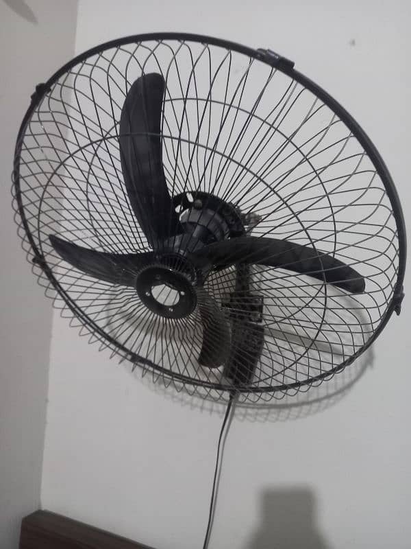 AC/DC Fan with really good Airflow in Great Condition 0