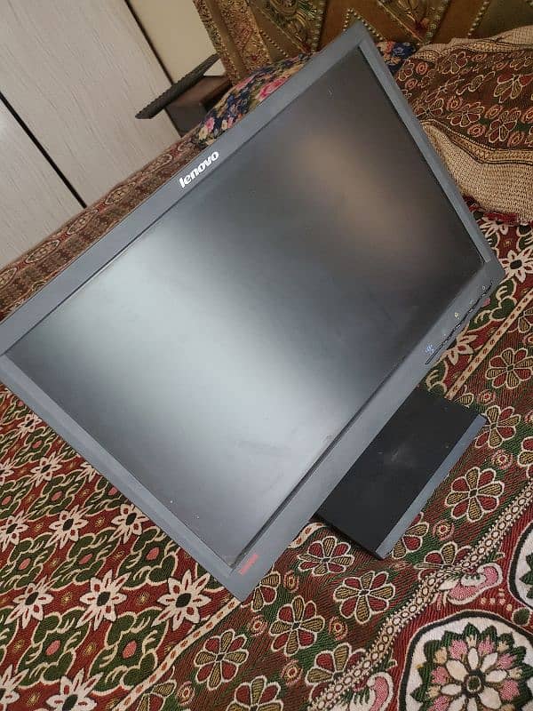 Lenovo LCD Monitor 17 inches 0