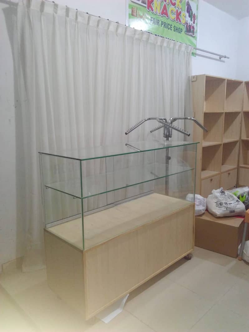 4 Shelves (Size 4 X 6) + 1 Showcase Condition 9/10,  Rs 8000/unit 2