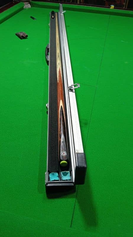 master tournament cue rare use with power full stroke 3