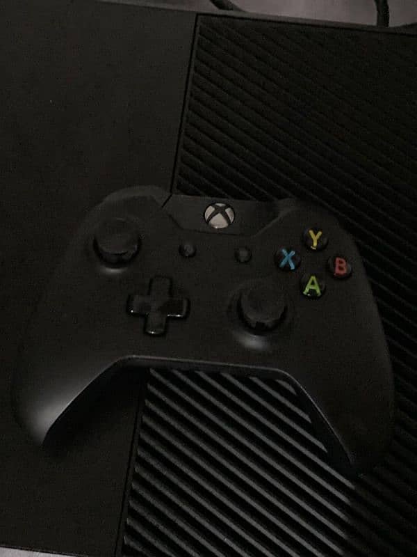 Xbox one 500 gb  1 week used 1