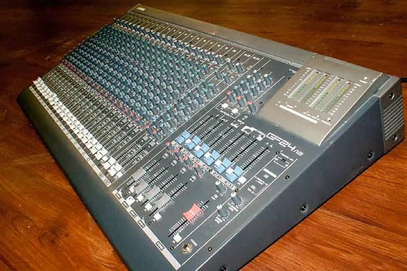 Mixer Cansole Yamaha GF 24 2