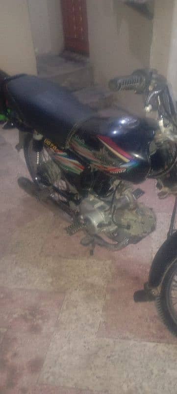 unique 2018 bike genioun gari hai saaf condition Mai 1