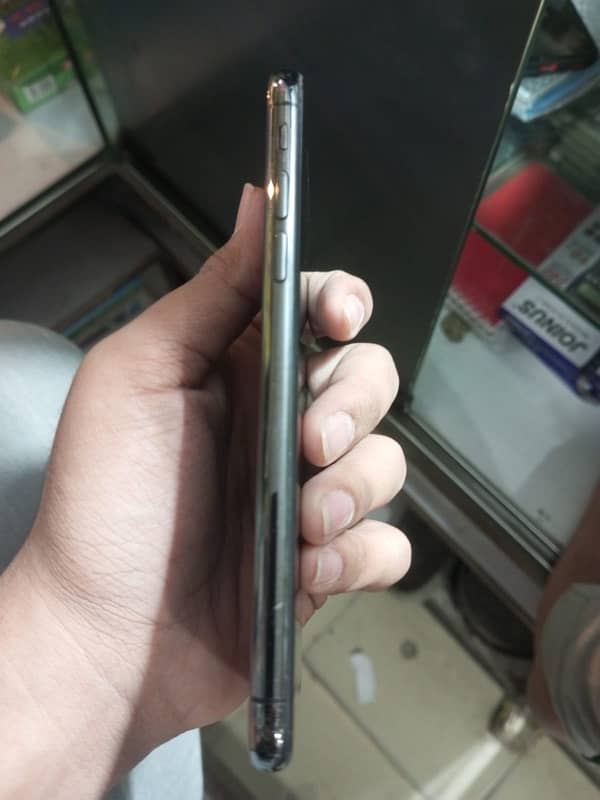 I am selling my iphone X 1