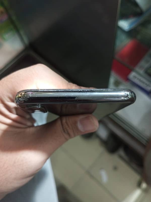 I am selling my iphone X 3